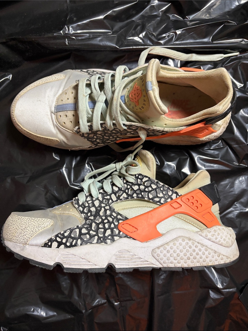 Nike Womens Huarachies Athletic Sneakers in Cream with Coral and Black Patt